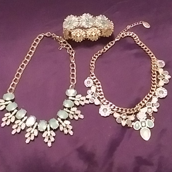 Mint Green Necklaces w/ Bracelet - Picture 1 of 4